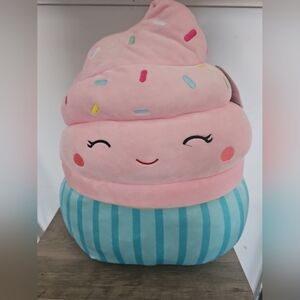 NWT DIEDRE the CUPCAKE Pink 12 inch Squishmallow Plush